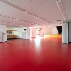 Bürgerhaus Heckholzhausen großer Saal mit Bühne und Theke